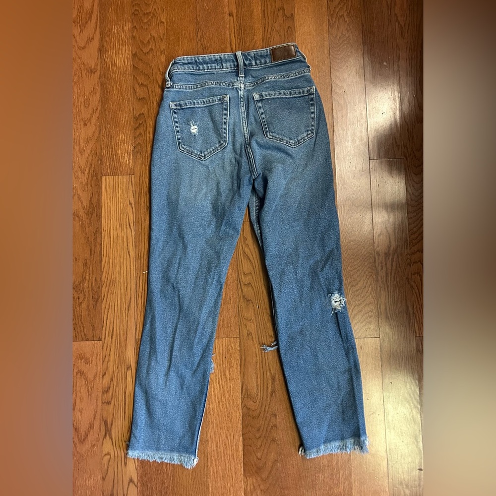 Hollister ripped distressed high~rise mom jean size 0. Vintage style. EUC - Picture 2 of 4
